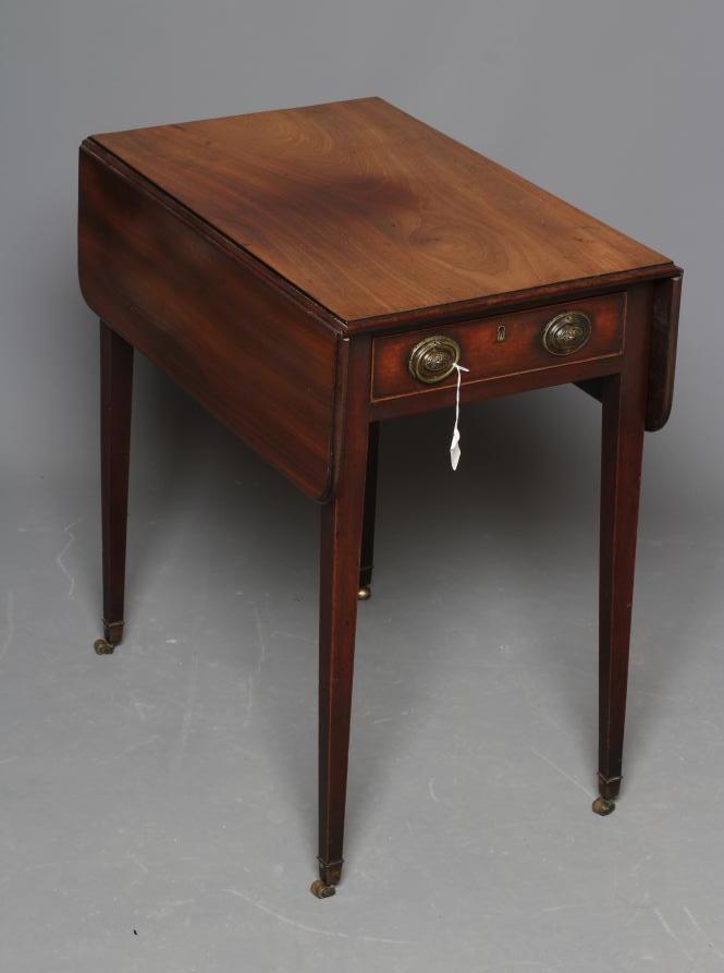 A GEORGIAN MAHOGANY PEMBROKE TABLE Image