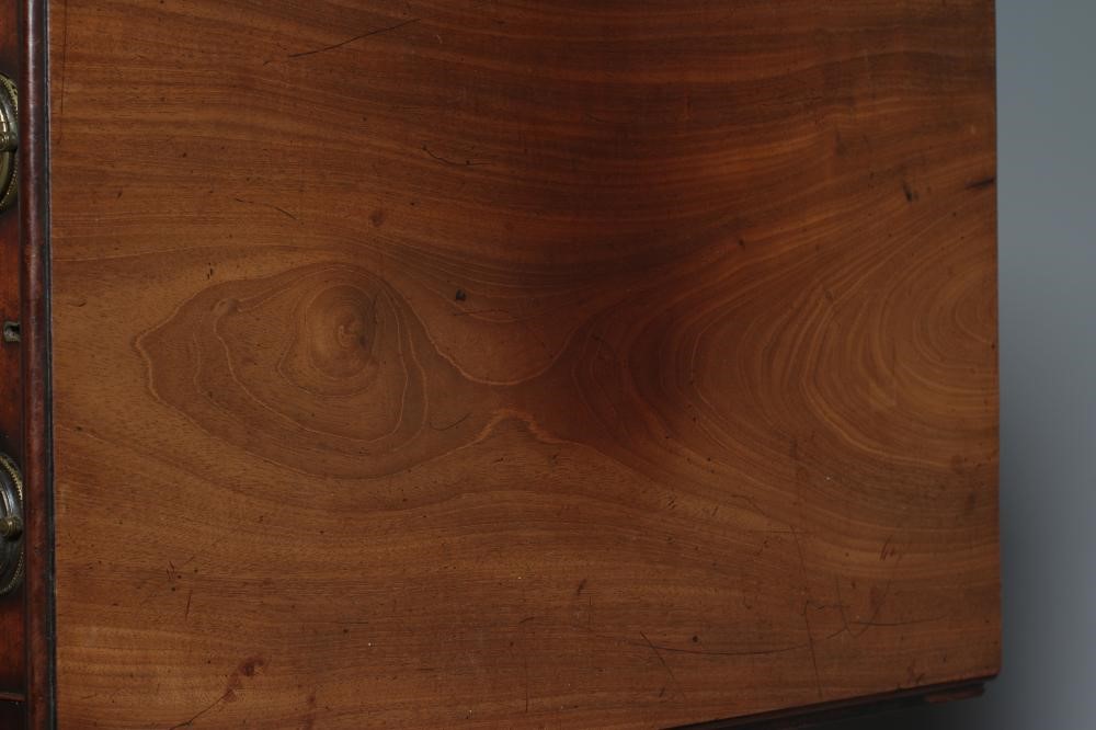 A GEORGIAN MAHOGANY PEMBROKE TABLE Image