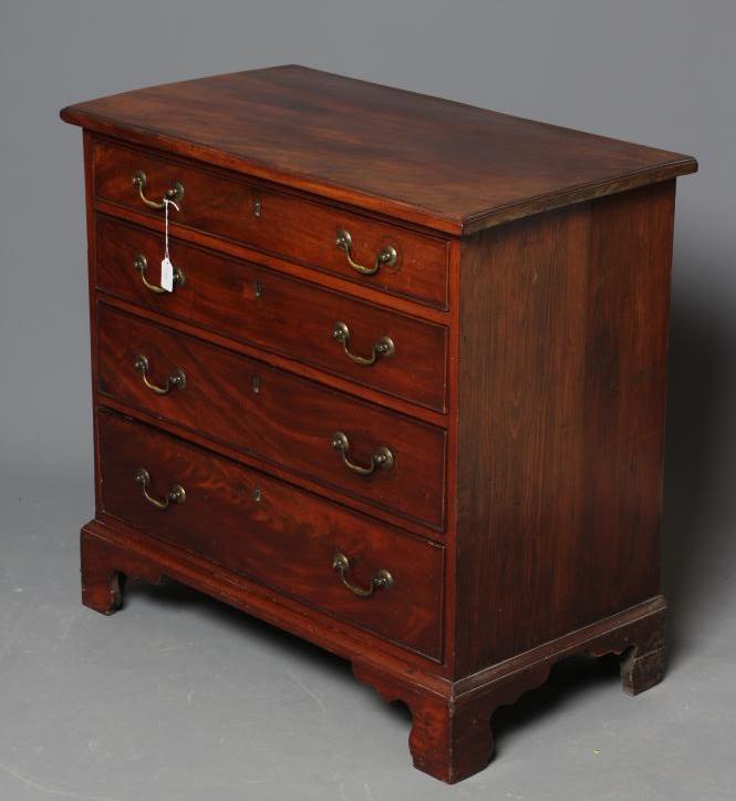 A SMALL GEORGIAN MAHOGANY STRAIGHT FRONT CHEST Image