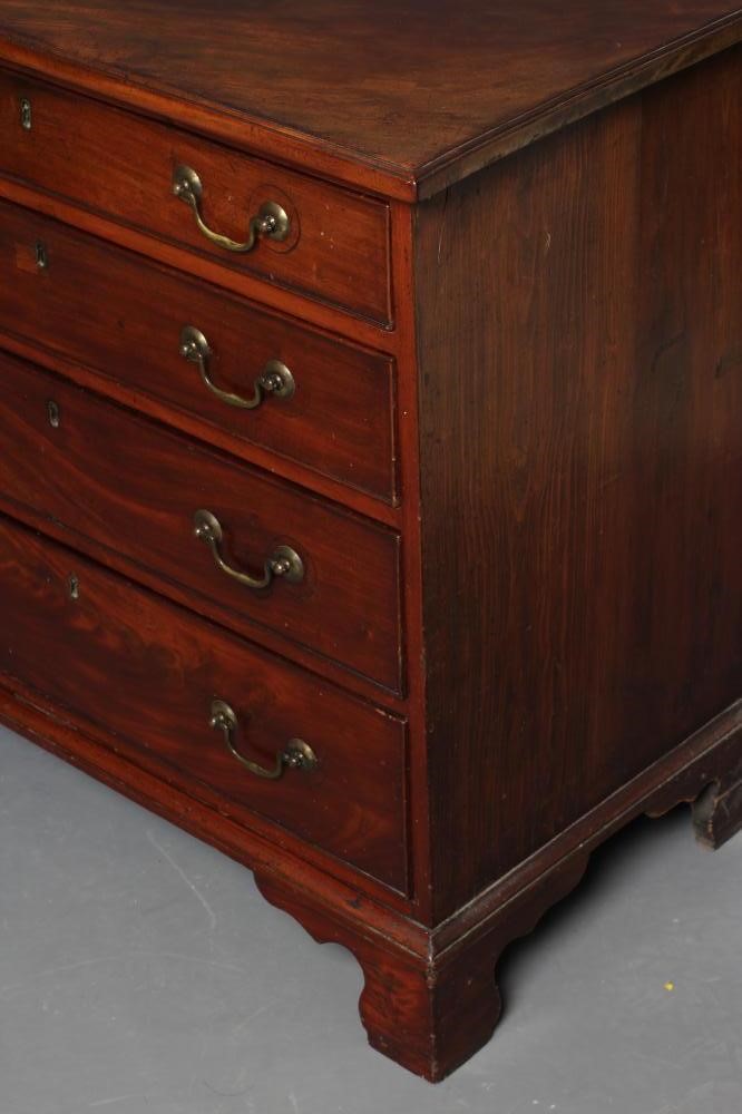 A SMALL GEORGIAN MAHOGANY STRAIGHT FRONT CHEST Image