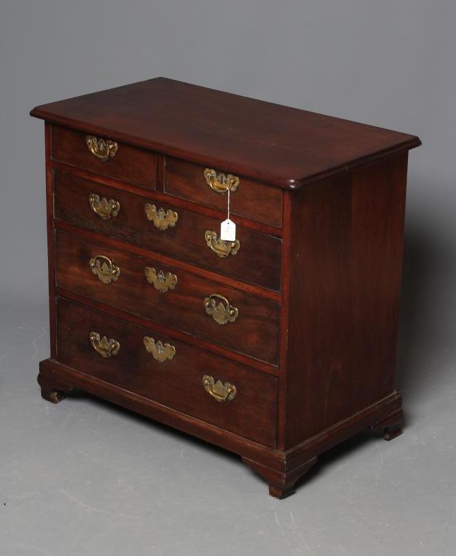 A SMALL MAHOGANY STRAIGHT FRONT CHEST Image