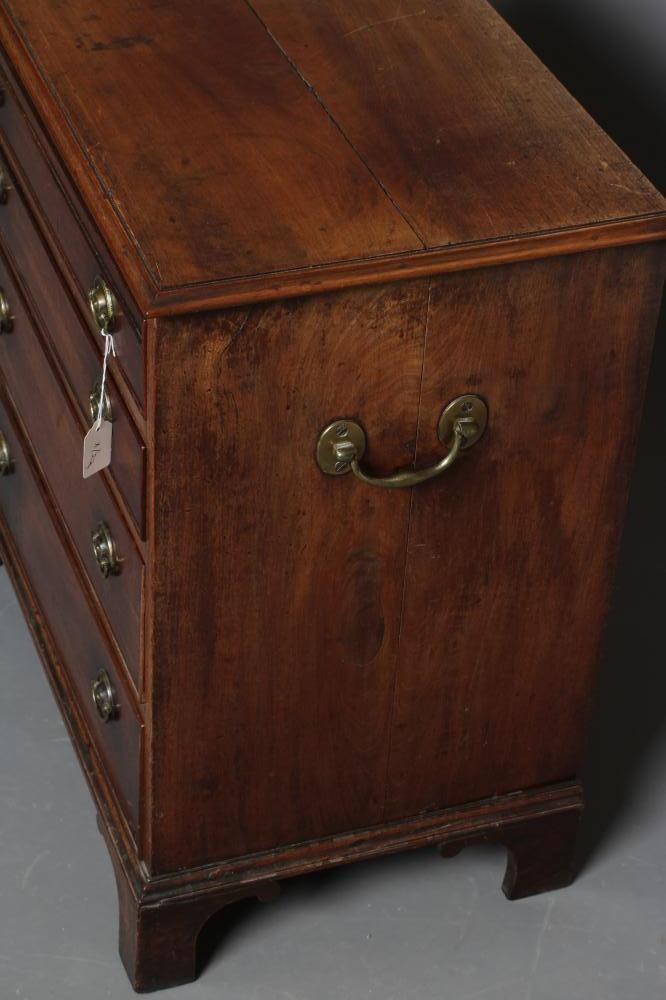 A SMALL MAHOGANY STRAIGHT FRONT CHEST Image