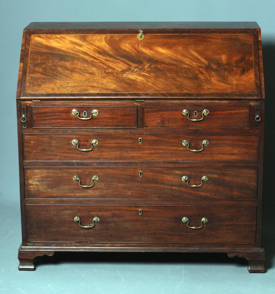 A GEORGIAN MAHOGANY BUREAU Image