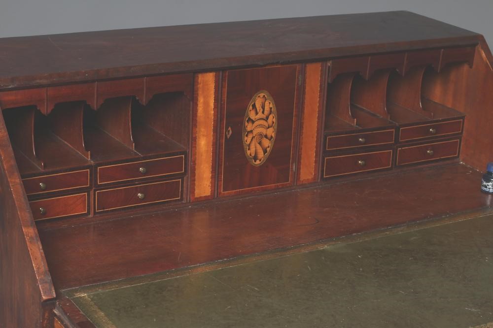 A GEORGIAN MAHOGANY BUREAU Image