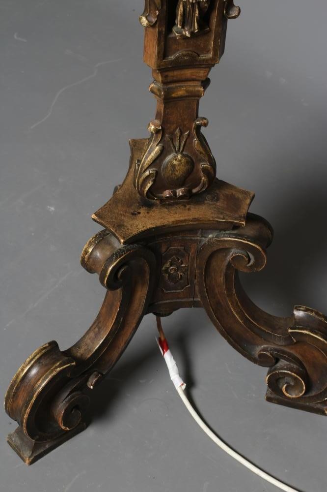 AN ITALIAN CARVED AND GILTWOOD STANDARD LAMP Image