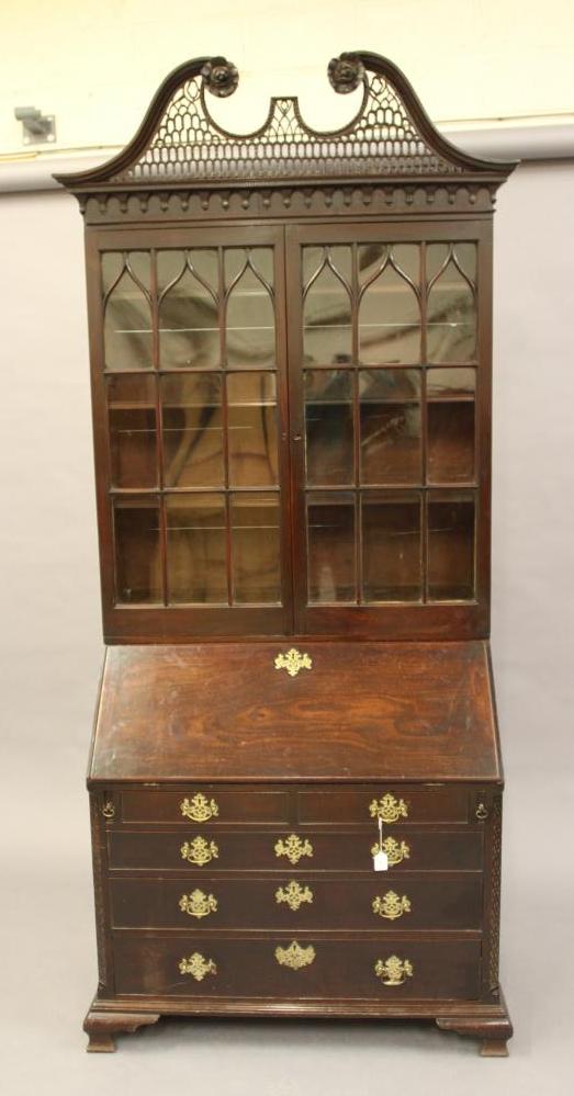 A GEORGIAN MAHOGANY BUREAU BOOKCASE Image