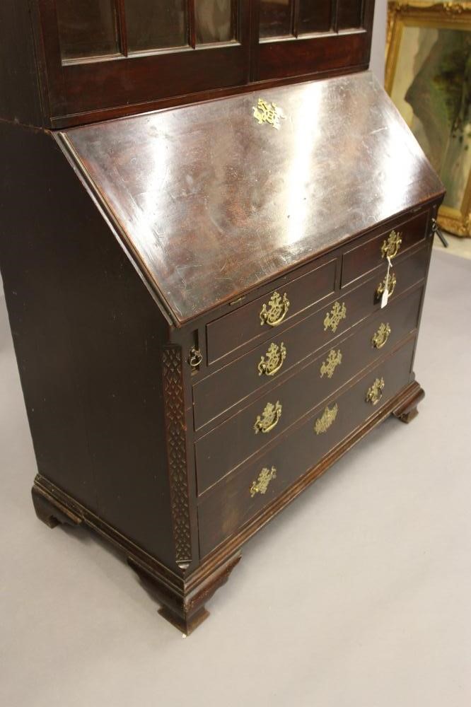 A GEORGIAN MAHOGANY BUREAU BOOKCASE Image