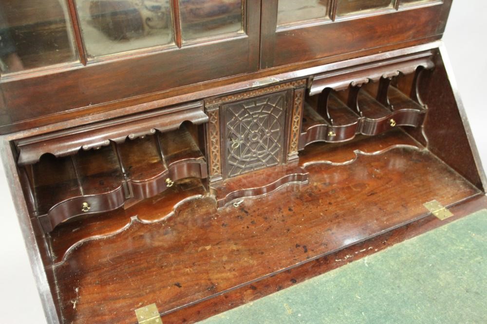 A GEORGIAN MAHOGANY BUREAU BOOKCASE Image