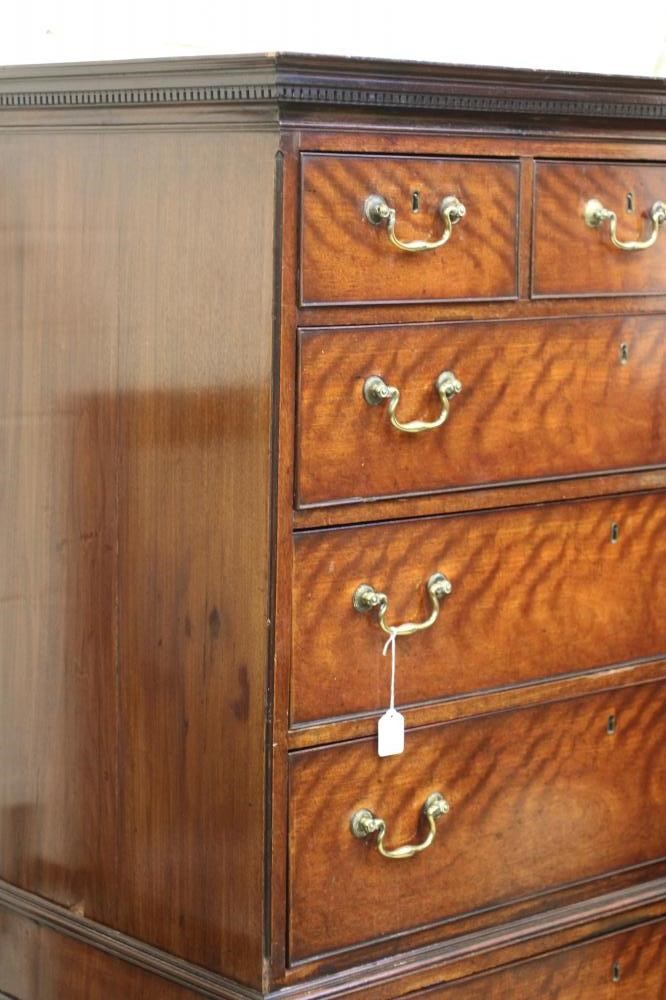 A GEORGIAN MAHOGANY CHEST ON CHEST Image