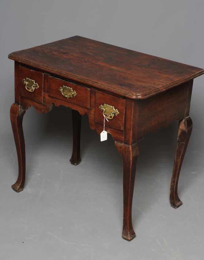 A GEORGIAN OAK LOWBOY Image