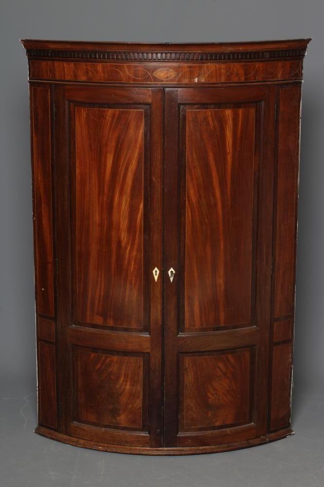 A GEORGIAN MAHOGANY CORNER CUPBOARD Image