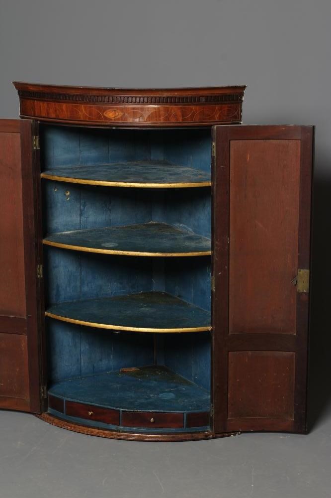 A GEORGIAN MAHOGANY CORNER CUPBOARD Image
