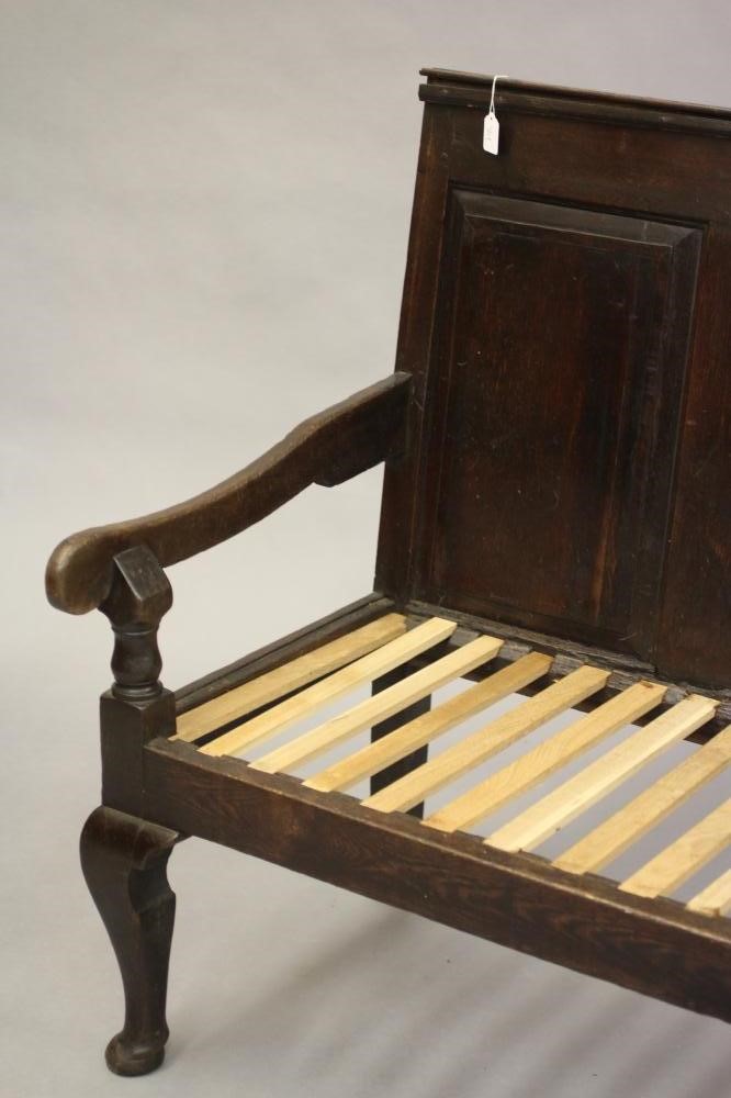 A GEORGIAN OAK AND MAHOGANY BANDED SETTLE Image