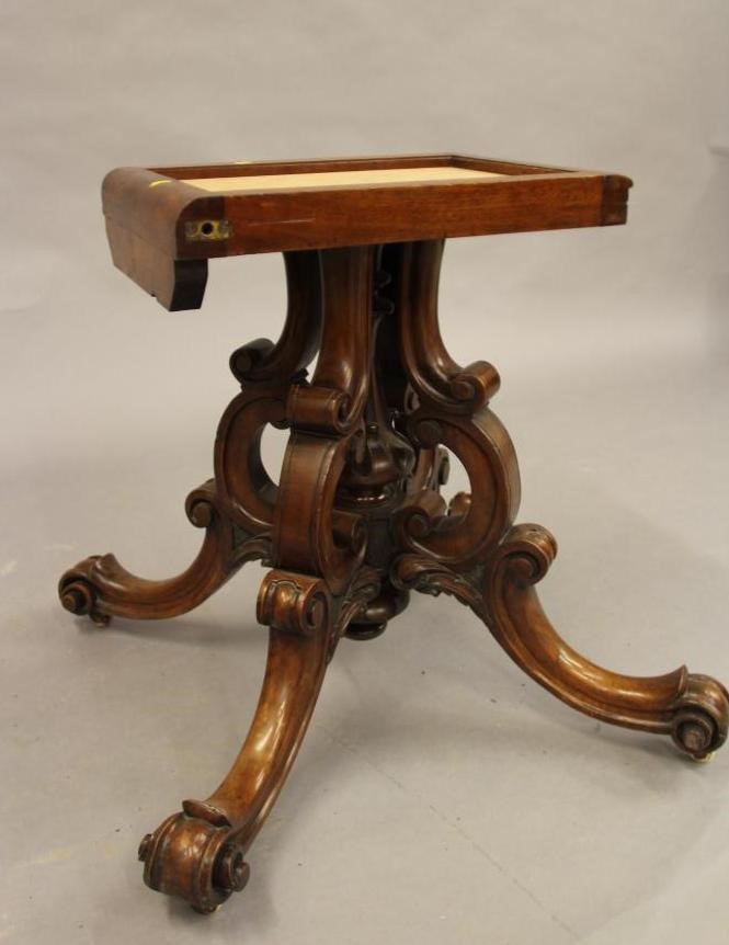 A VICTORIAN BURR WALNUT LOO TABLE Image