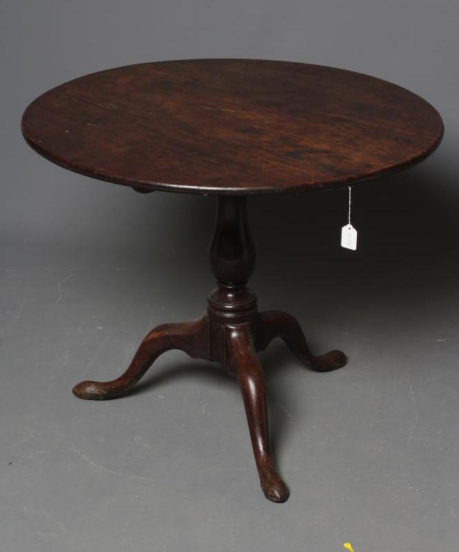 A GEORGIAN MAHOGANY TRIPOD TABLE Image