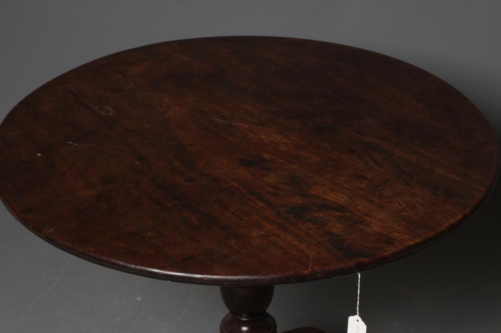 A GEORGIAN MAHOGANY TRIPOD TABLE Image