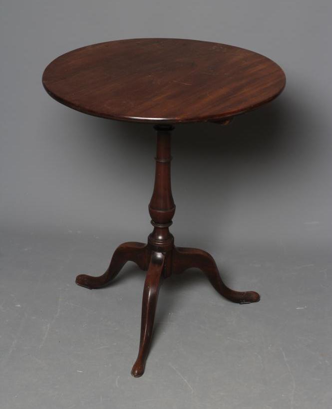 A GEORGIAN MAHOGANY TRIPOD TABLE Image