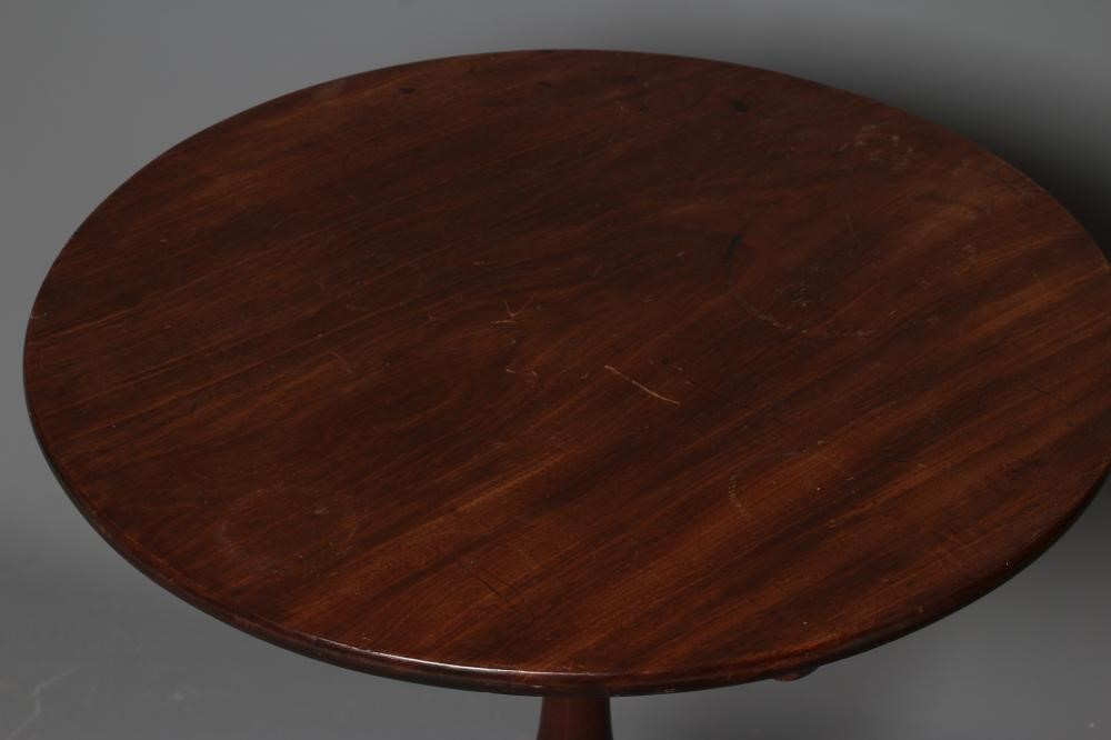 A GEORGIAN MAHOGANY TRIPOD TABLE Image