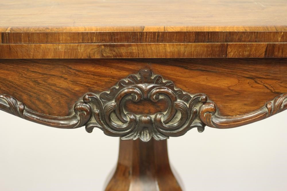 AN EARLY VICTORIAN ROSEWOOD CARD TABLE Image