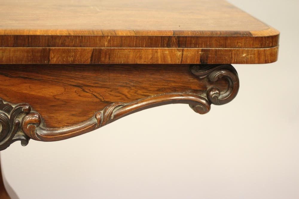 AN EARLY VICTORIAN ROSEWOOD CARD TABLE Image