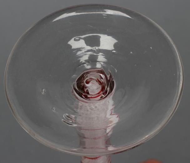 A WINE GLASS Image