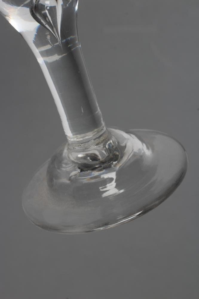 A WINE GLASS Image
