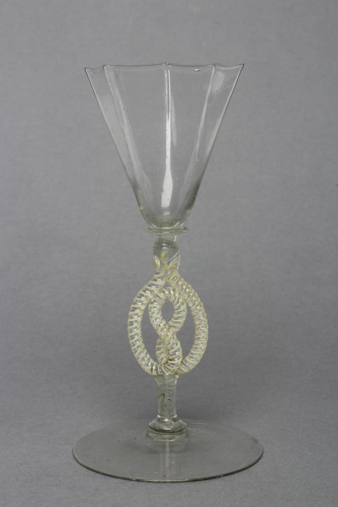 A FACON DE VENISE WINE GLASS Image