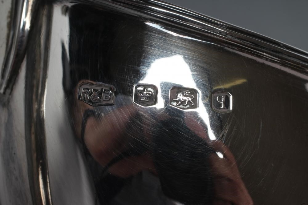 A PAIR OF SILVER PEDESTAL SAUCEBOATS Image