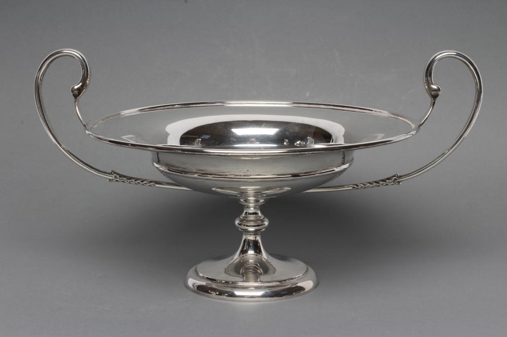 AN EDWARDIAN SILVER PEDESTAL DISH Image