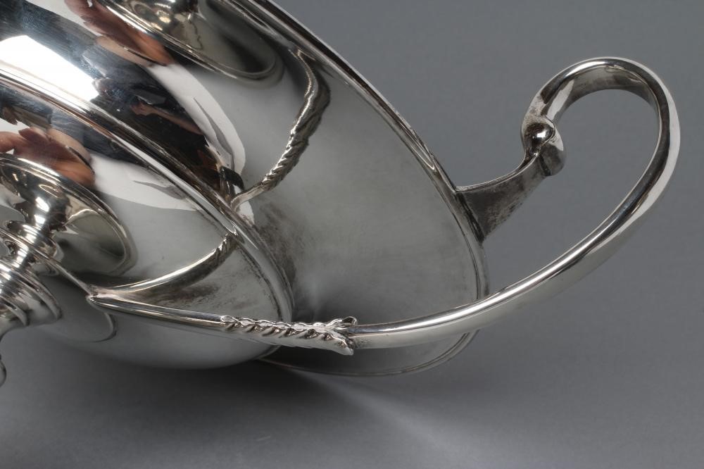 AN EDWARDIAN SILVER PEDESTAL DISH Image