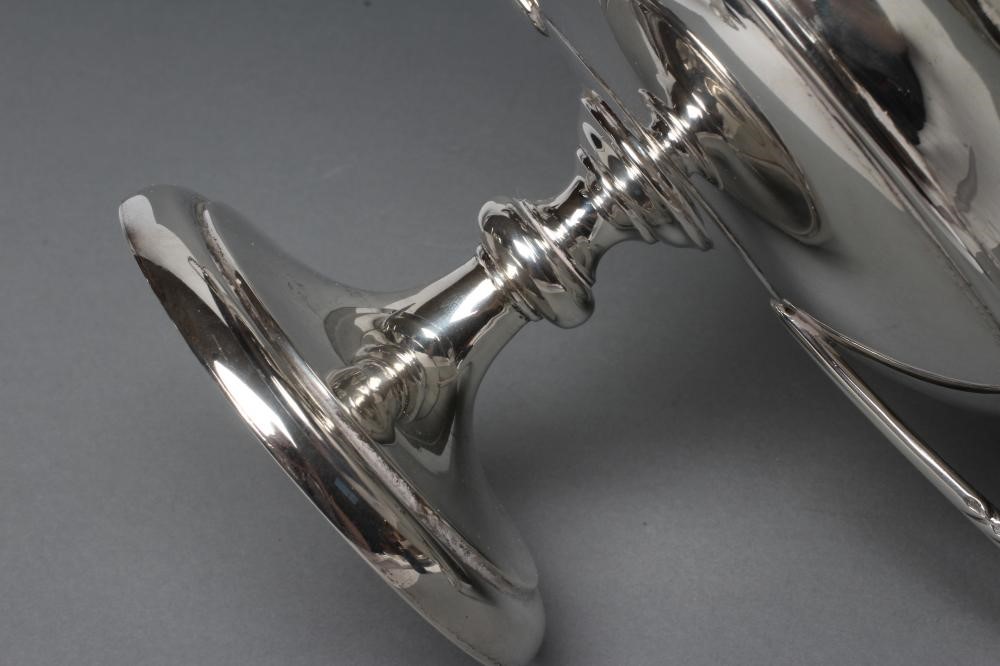 AN EDWARDIAN SILVER PEDESTAL DISH Image