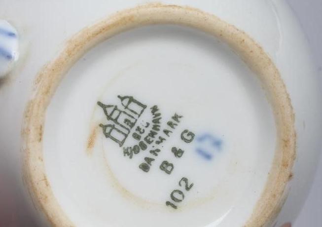 AN EXTENSIVE BING & GRONDAHL PORCELAIN DINNER AND TEA SERVICE Image