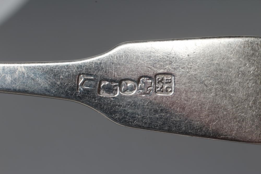 A SET OF SIX GEORGE IV SILVER DESSERT FORKS Image