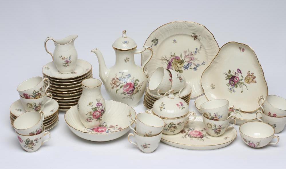 A ROYAL COPENHAGEN CREAM PORCELAIN SERVICE Image