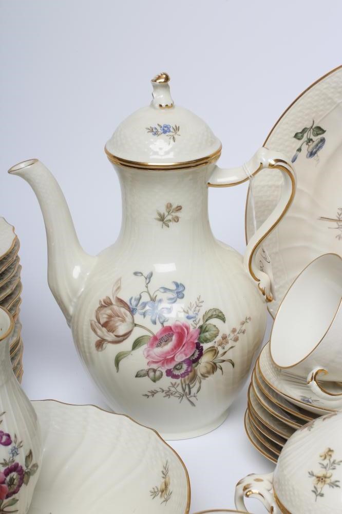 A ROYAL COPENHAGEN CREAM PORCELAIN SERVICE Image