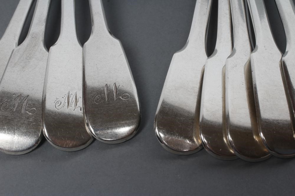 A SET OF FIVE WILLIAM IV SILVER DESSERT SPOONS Image