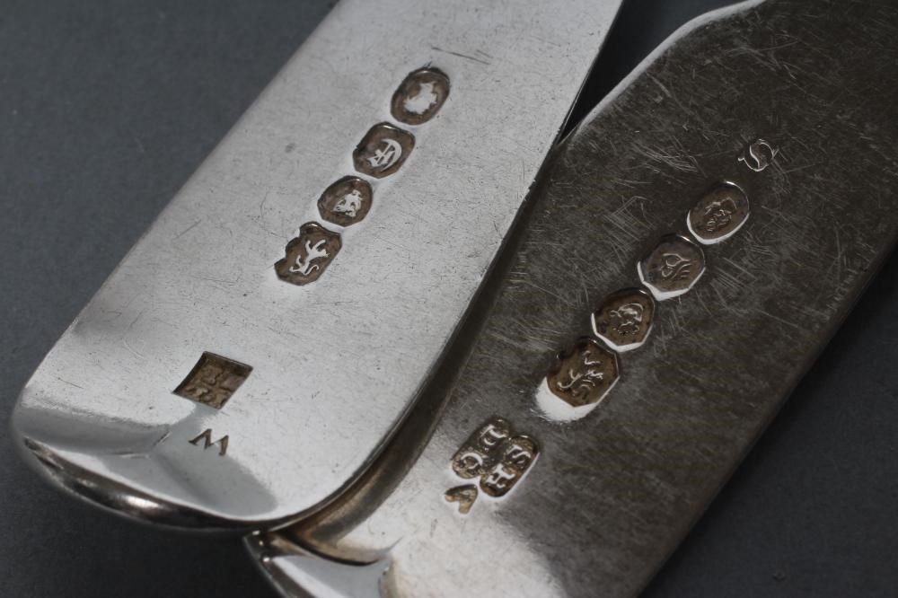 A SET OF FIVE WILLIAM IV SILVER DESSERT SPOONS Image