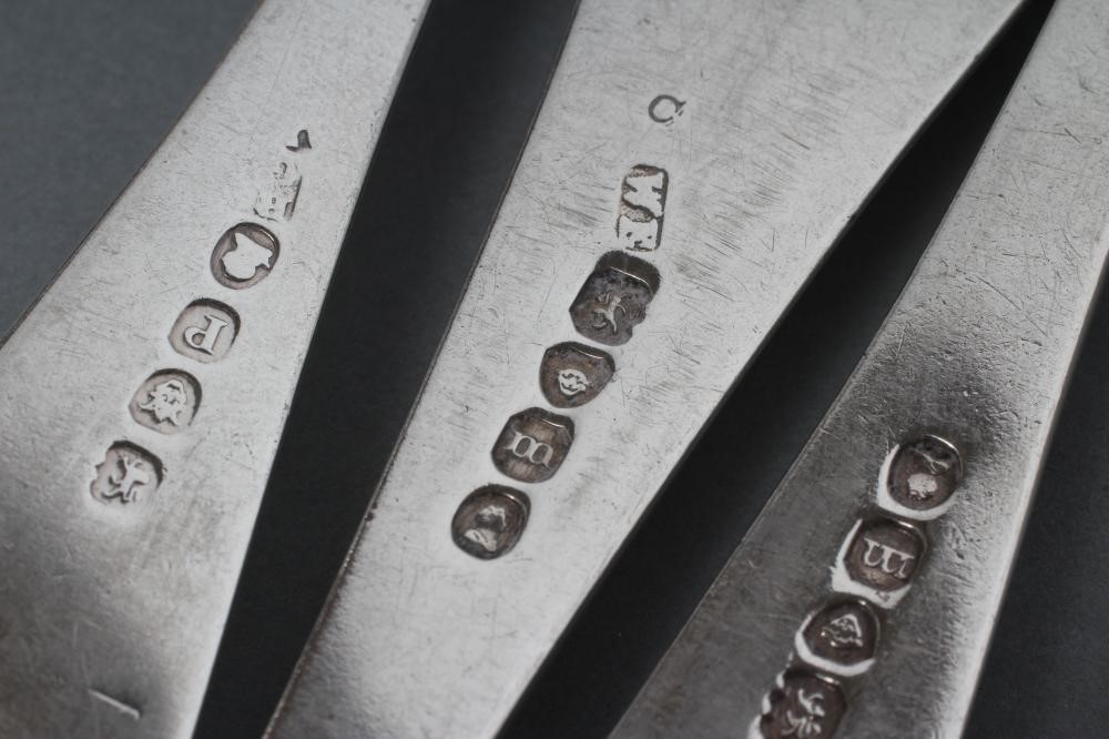 A SET OF FIVE GEORGE IV SILVER TABLE FORKS Image