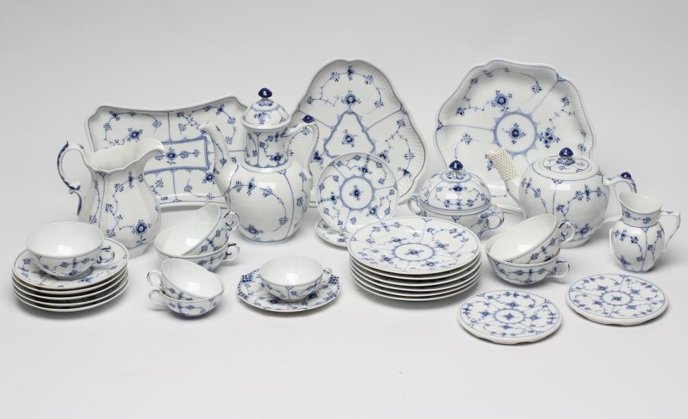 A ROYAL COPENHAGEN PORCELAIN PART SERVICE Image
