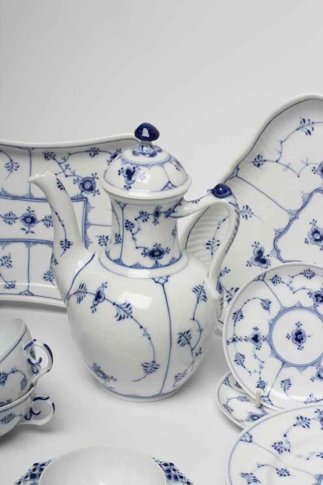 A ROYAL COPENHAGEN PORCELAIN PART SERVICE Image