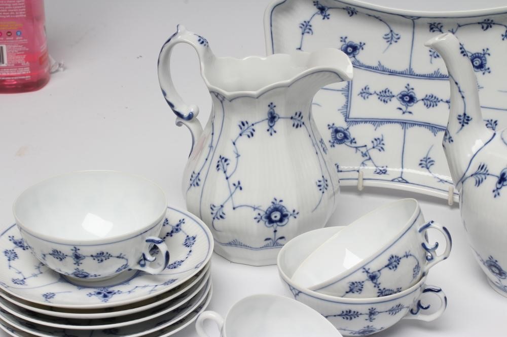 A ROYAL COPENHAGEN PORCELAIN PART SERVICE Image