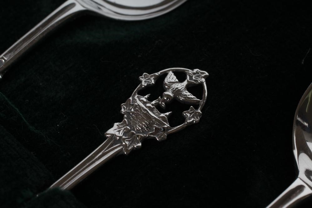 A LATE VICTORIAN SILVER SUGAR BOWL Image