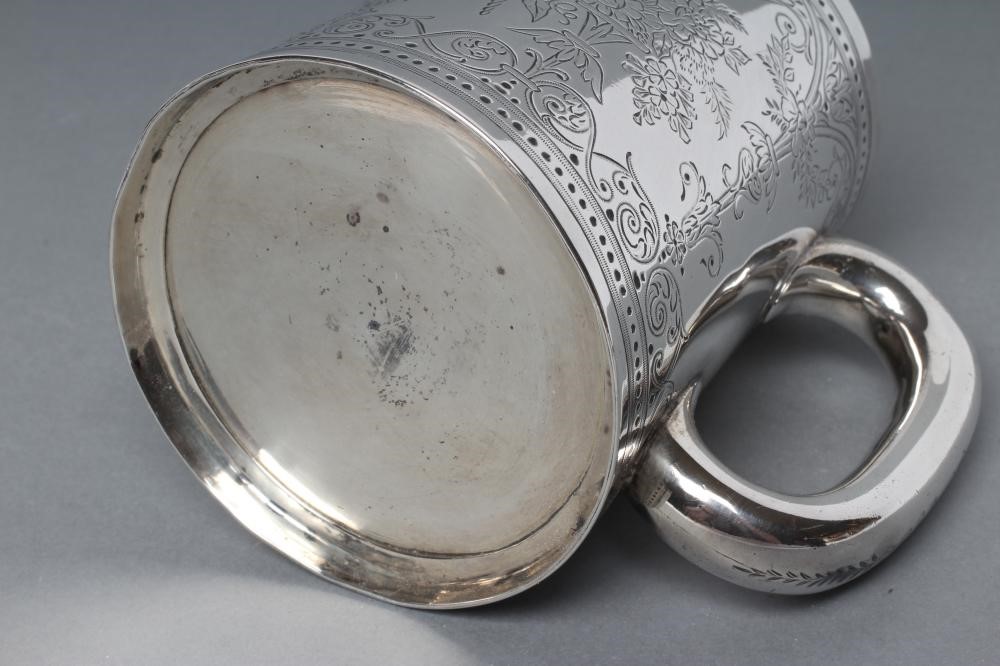 A VICTORIAN SILVER MUG Image