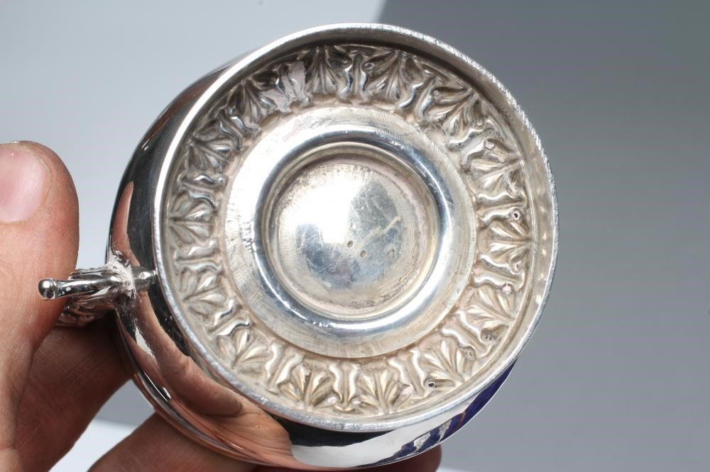 AN EARLY VICTORIAN SILVER CHRISTENING MUG Image
