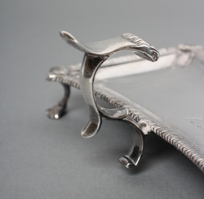 A GEORGE III SILVER SCISSOR SNUFFER'S TRAY Image