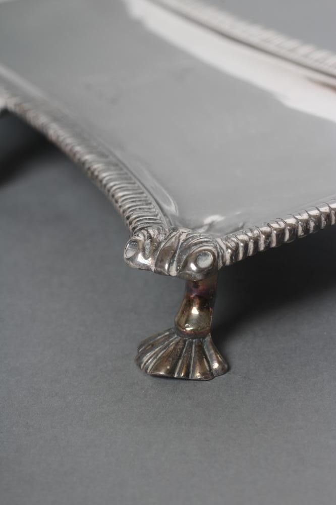 A GEORGE III SILVER SCISSOR SNUFFER'S TRAY Image