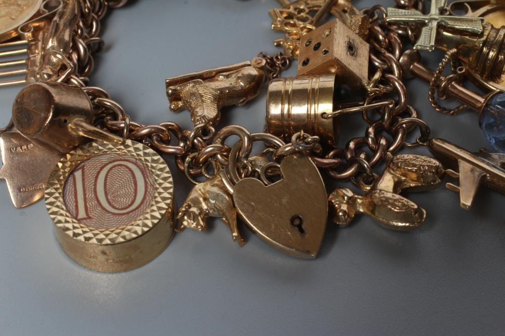 A 9CT GOLD FANCY CURB LINK BRACELET Image