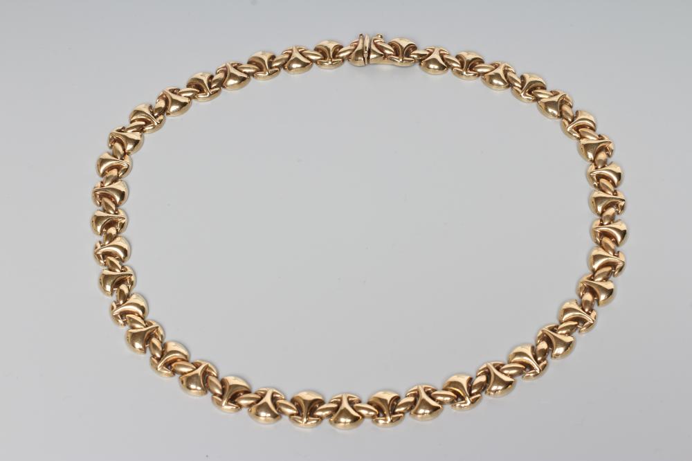 A 9CT GOLD PANEL LINK NECKLACE Image