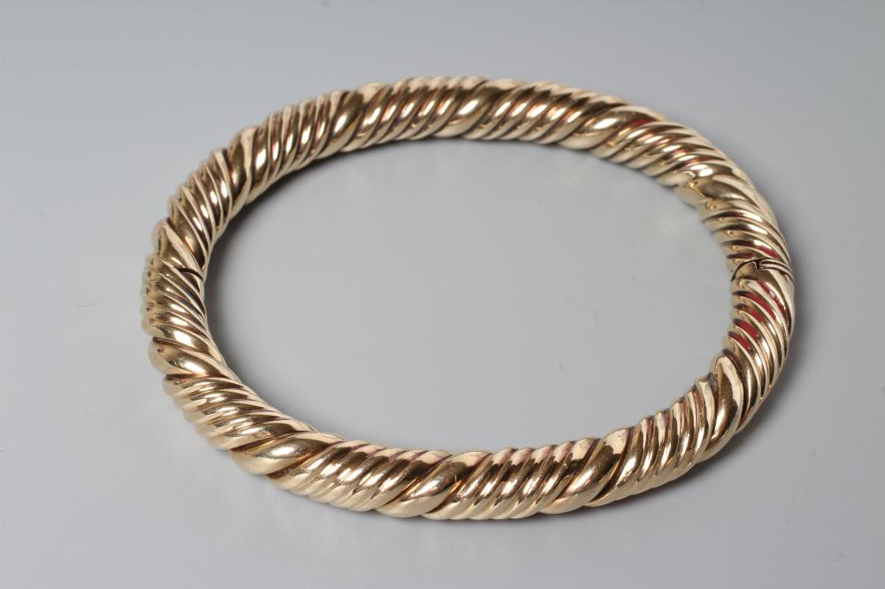 A HOLLOW ROPE TWIST STIFF HINGED BANGLE Image