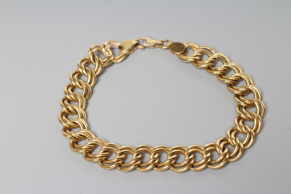 A CHAIN BRACELET Image